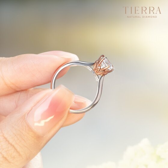 Nhẫn đính hôn kim cương đeo ở ngón nào