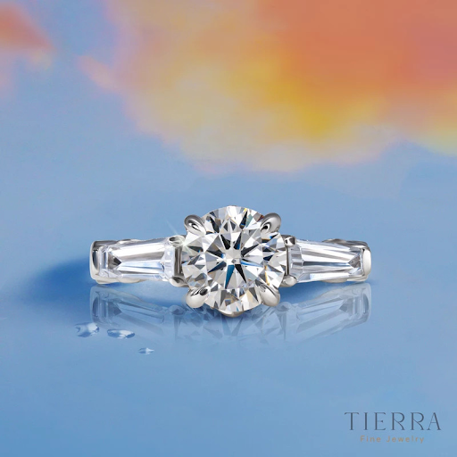 Nhẫn kim cương nữ bạch kim Art Decor Threestone NKC3302