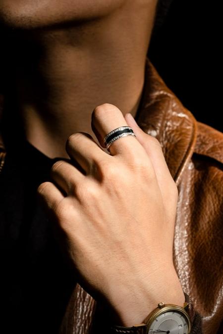 nna8017-min-Dji6ytVVkA